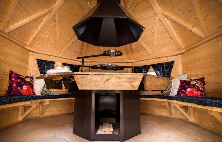 Grill Cabin 6.9 interior