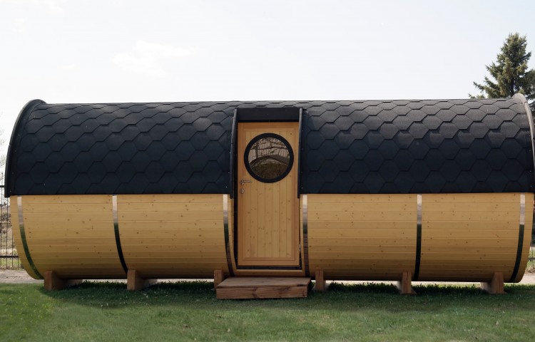 Sauna barrel with side entrance 