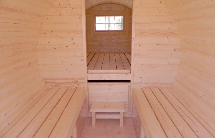 Sleeping Barrel Ø 2.2 x 4.4 with furniture