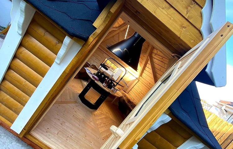 Grill Cabin 9.2 m² with Sloping Walls