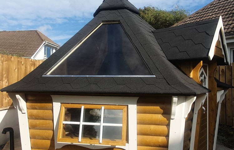 Grill Cabin 9.2 m² with Sloping Walls