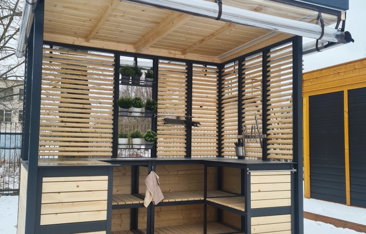 Outdoor Kitchen