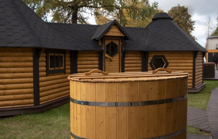Oval Cold tub from spruce