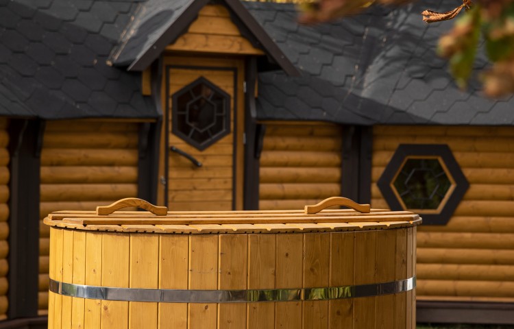 Oval Cold tub from spruce