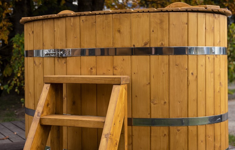 Oval Cold tub from spruce