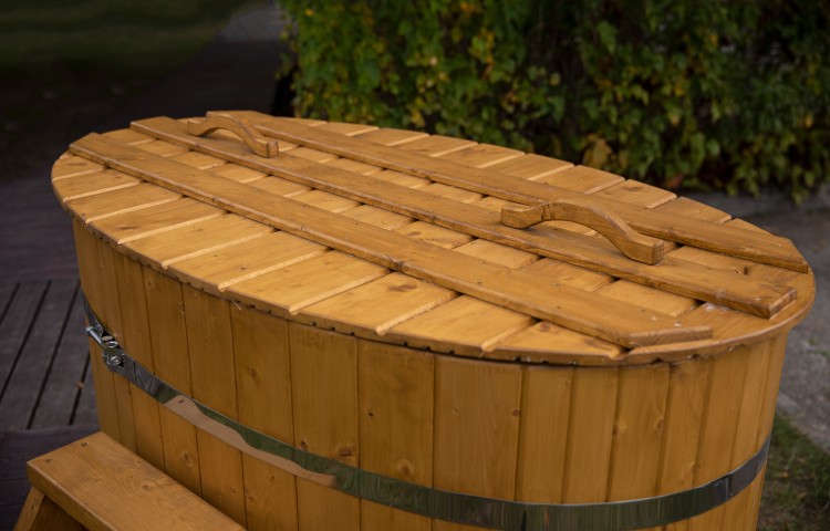 Oval Cold tub from spruce