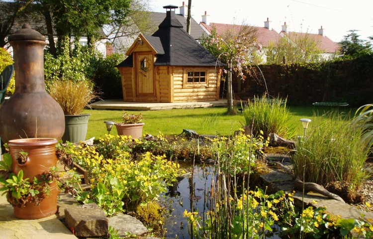 Grill Cabin 9.2 m² with Sloping Walls