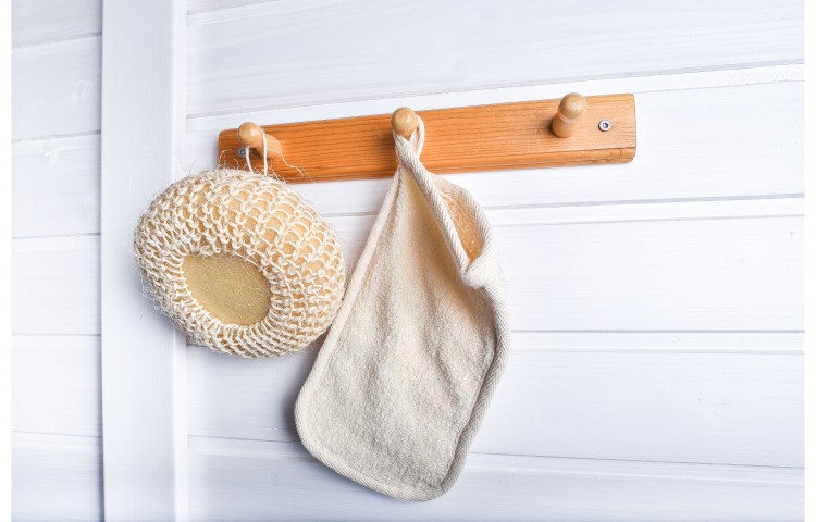 CLOTHES HANGER