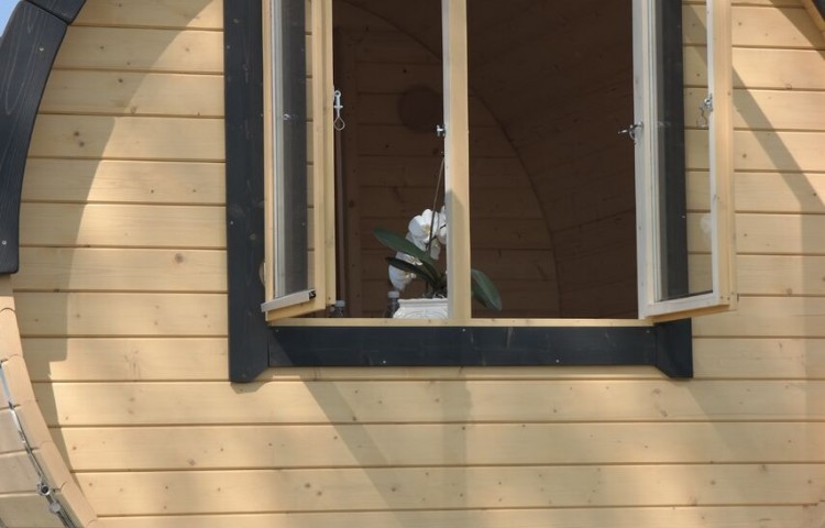 Sauna barrel with side entrance Double opening window in sitting room