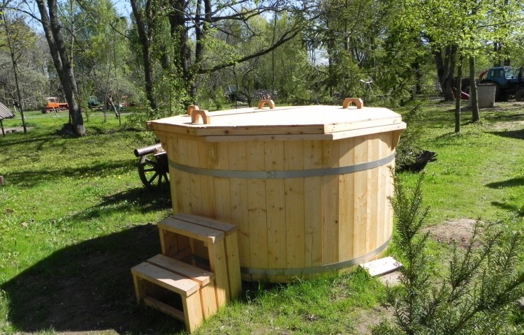 HOT TUB